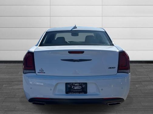 2023 Chrysler 300 Touring L