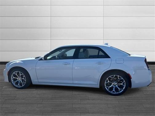 2023 Chrysler 300 Touring L