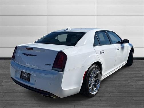 2023 Chrysler 300 Touring L