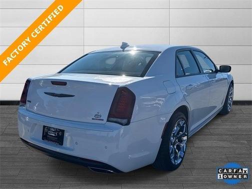 2023 Chrysler 300 Touring L