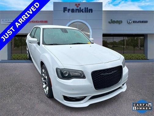 2023 Chrysler 300 Touring L