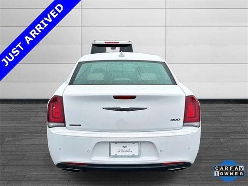 2023 Chrysler 300 Touring L