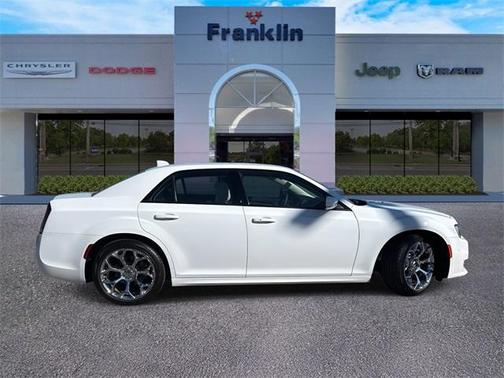 2023 Chrysler 300 Touring L
