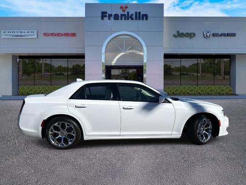 2023 Chrysler 300 Touring L