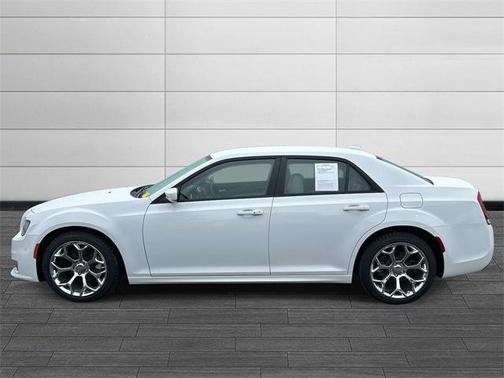 2023 Chrysler 300 Touring L