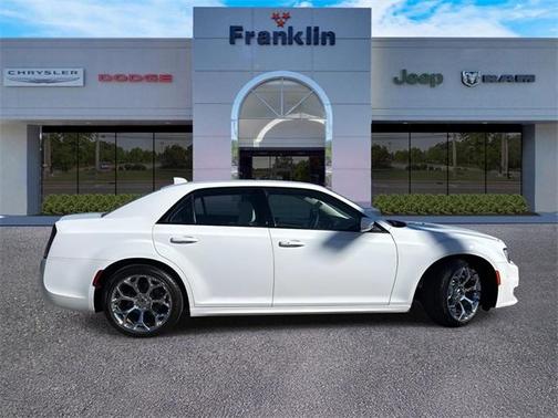 2023 Chrysler 300 Touring L