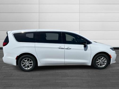 Bright White Clearcoat 2026 Chrysler Pacifica Select