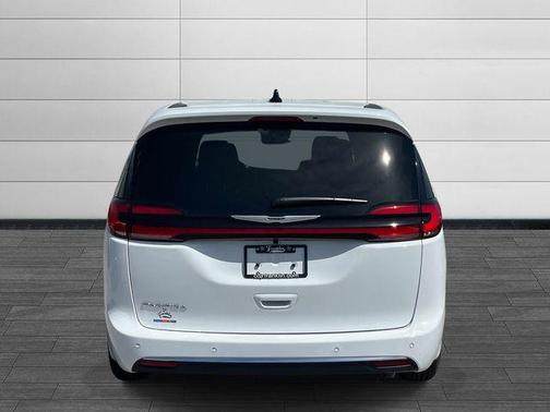 Bright White Clearcoat 2026 Chrysler Pacifica Select
