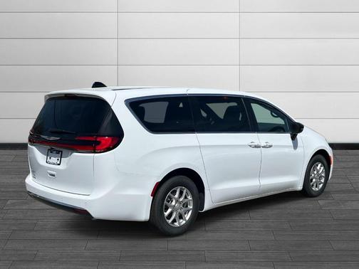 Bright White Clearcoat 2026 Chrysler Pacifica Select