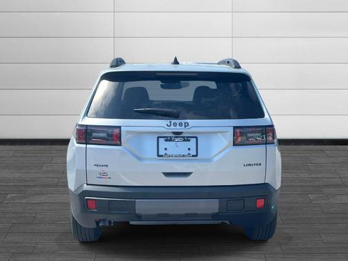 Silver Zynith Clearcoat 2026 Jeep Cherokee LAREDO/LIMITED