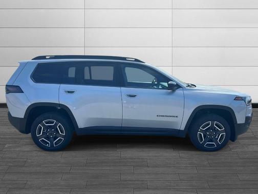 Silver Zynith Clearcoat 2026 Jeep Cherokee LAREDO/LIMITED