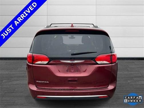 2020 Chrysler Pacifica Touring-L