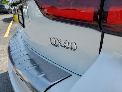 2022 INFINITI QX80 SENSORY