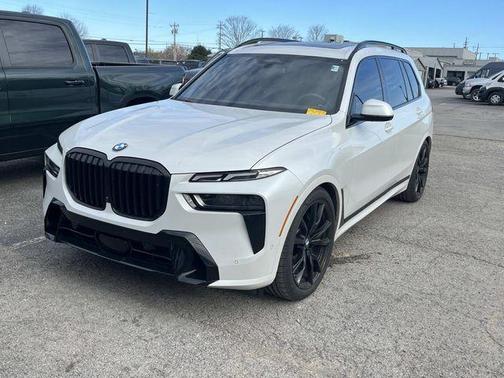 White Metallic 2024 BMW X7 xDrive40i