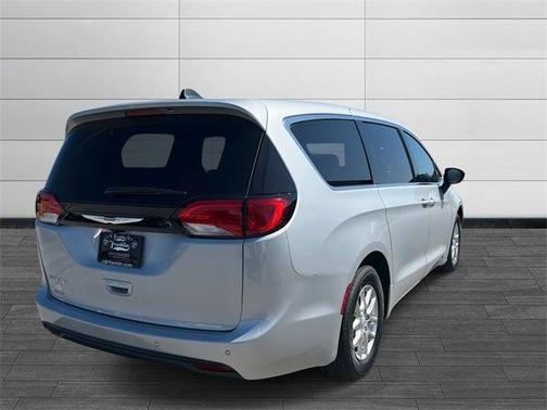 2026 Chrysler Voyager LX