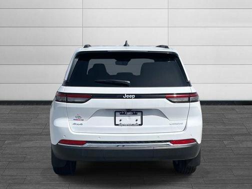 Bright White Clearcoat 2026 Jeep Grand Cherokee Laredo