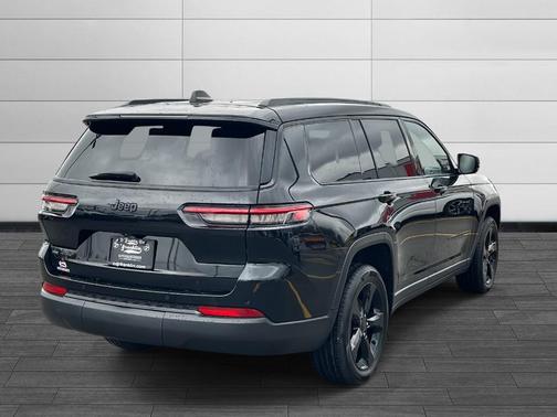 2022 Jeep Grand Cherokee L Laredo