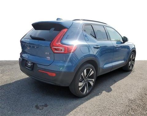 2023 Volvo XC40 B5 Plus Dark Theme