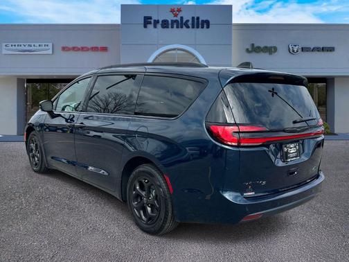 Fathom Blue Pearlcoat 2025 Chrysler Pacifica Hybrid Select