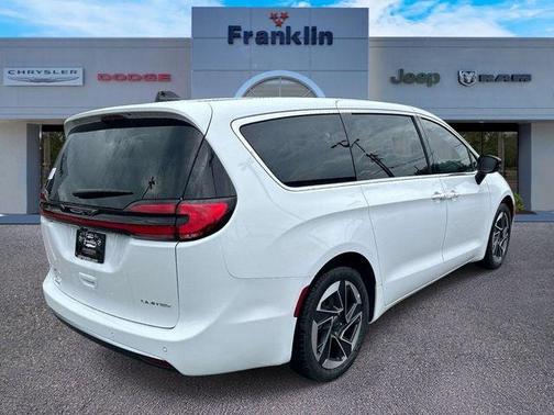 White 2027 Chrysler Pacifica LIMITED