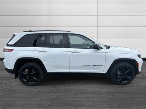 2024 Jeep Grand Cherokee Laredo