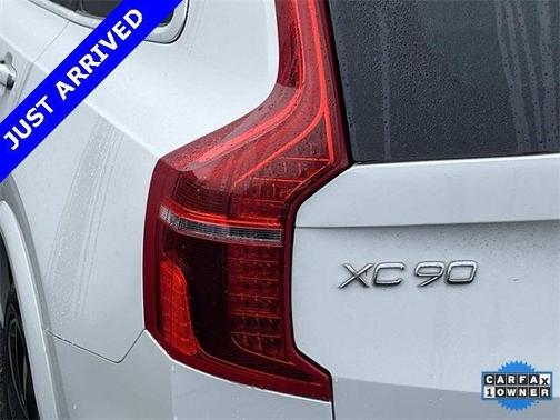 2019 Volvo XC90 T6 Momentum