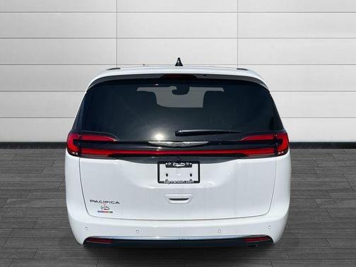 Bright White Clearcoat 2026 Chrysler Pacifica Select