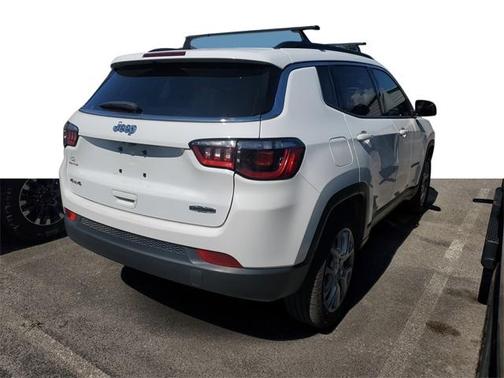 2022 Jeep Compass Latitude Lux