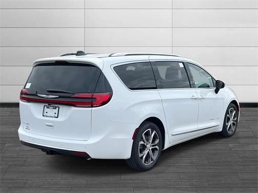 2026 Chrysler Pacifica Pinnacle