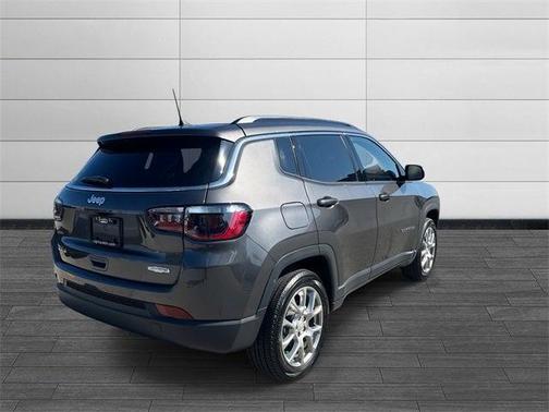 2023 Jeep Compass Latitude Lux