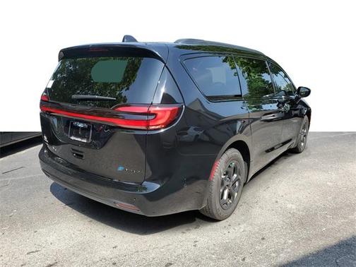 2025 Chrysler Pacifica Hybrid Select