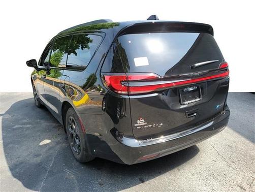 2025 Chrysler Pacifica Hybrid Select