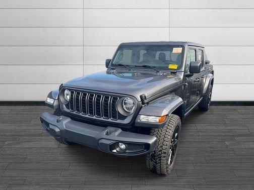 Granite Crystal Clearcoat Metallic 2024 Jeep Gladiator Nighthawk