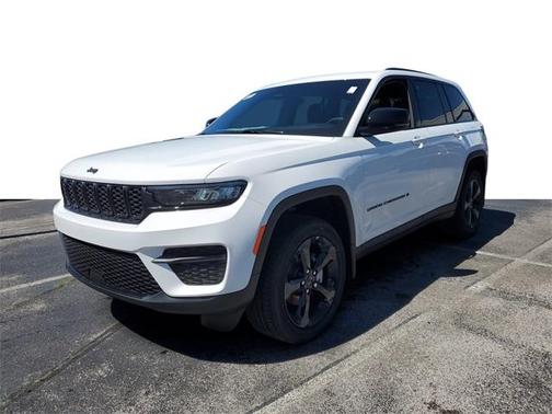 2025 Jeep Grand Cherokee Laredo