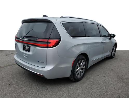 2023 Chrysler Pacifica Hybrid Pinnacle