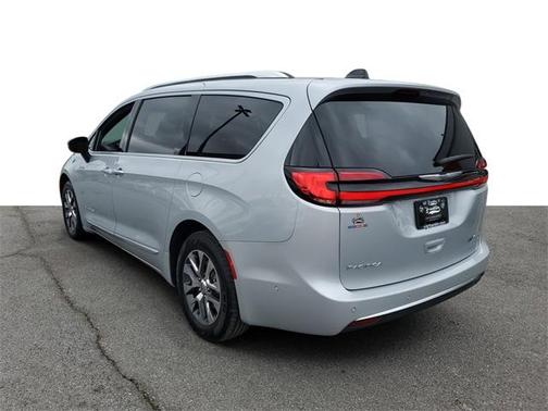 2023 Chrysler Pacifica Hybrid Pinnacle