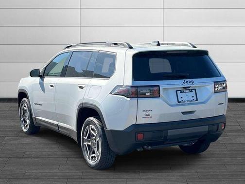 Silver Zynith Clearcoat 2026 Jeep Cherokee LAREDO/LIMITED