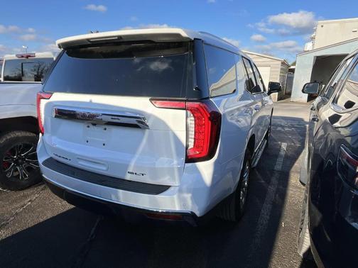 2021 GMC Yukon SLT