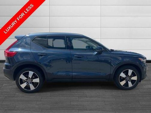 Denim Blue Metallic 2021 Volvo XC40 T5 Momentum