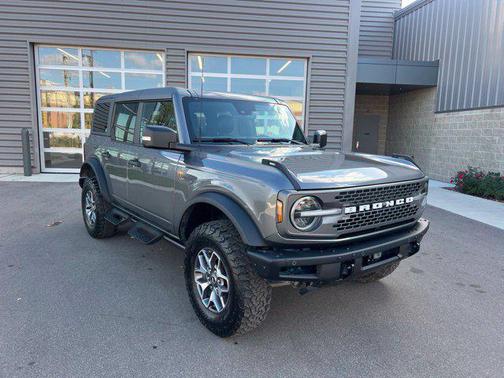Carbonized Gray Metallic 2024 Ford Bronco Badlands