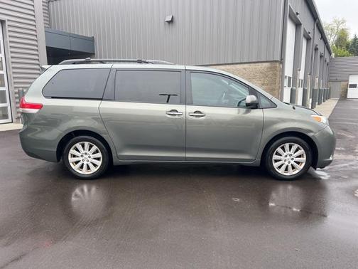 2014 Toyota Sienna XLE