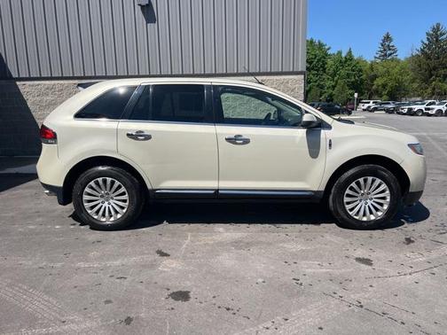2015 Lincoln MKX Base