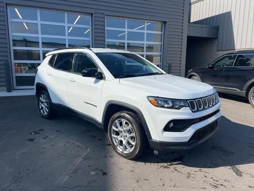 2022 Jeep Compass Latitude Lux