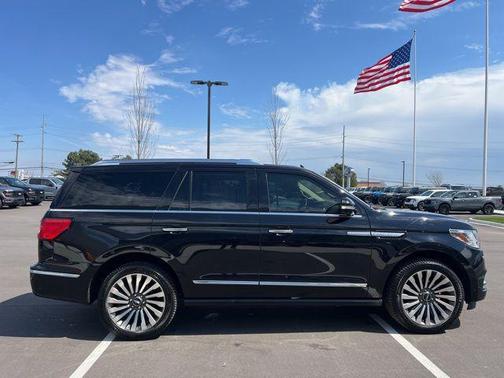 INFINITE BLACK 2019 Lincoln Navigator Reserve