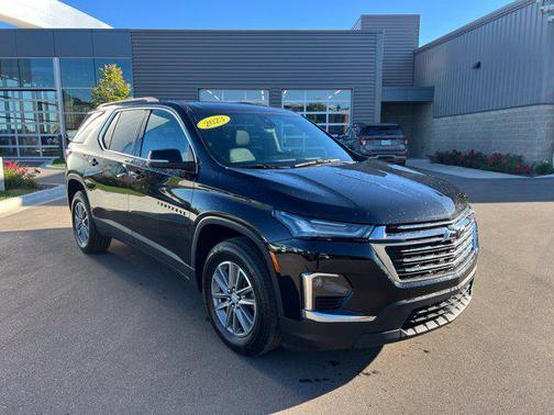 Mosaic Black Metallic 2023 Chevrolet Traverse LT Cloth