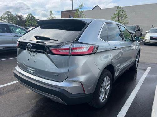 Iconic Silver Metallic 2024 Ford Edge SEL