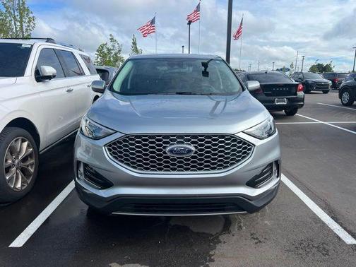 Iconic Silver Metallic 2024 Ford Edge SEL