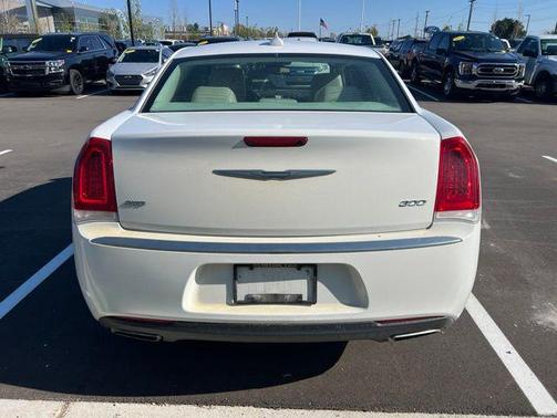Bright White Clearcoat 2016 Chrysler 300 Limited