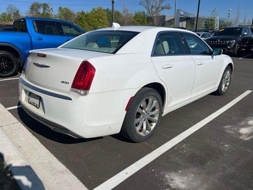 Bright White Clearcoat 2016 Chrysler 300 Limited