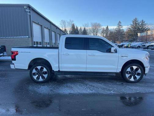 2022 Ford F-150 Lightning Platinum